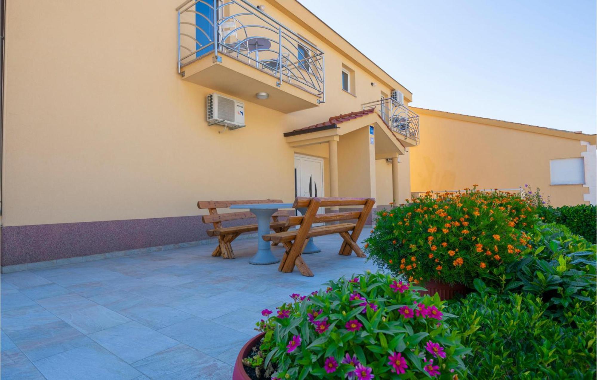Stunning Apartment In Krvavica With Kitchen Exterior foto